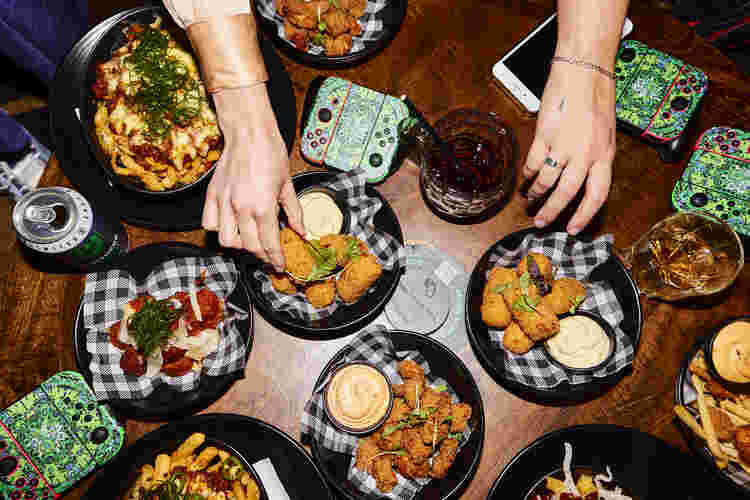 Food-arrayed-on-Tavern-Table
